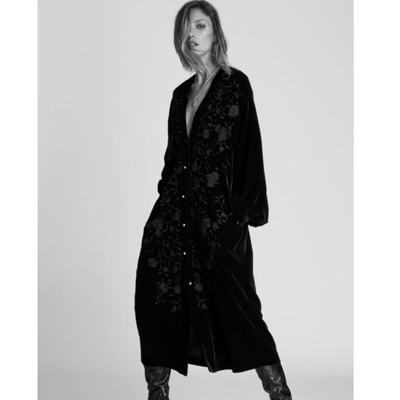 NWT Zara embroidered velvet kimono - Picture 3 of 10